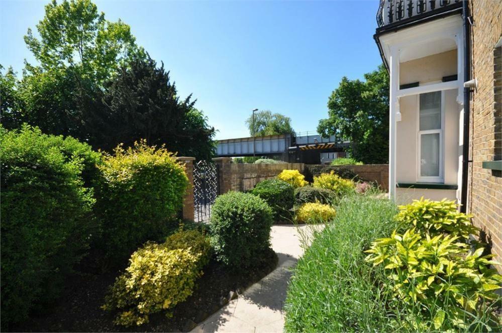 Thames View Apartments Staines-upon-Thames Exterior foto